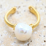JET-R  Gold and pearl ring