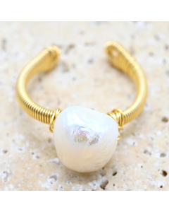 JET-R  Gold and pearl ring
