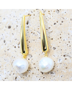 JFL-E-GD  Gold and pearl earrings.
